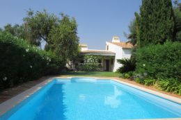 Geräumige Villa mit Pool in einer ruhigen Umgebung nahe Guia und Albufeira